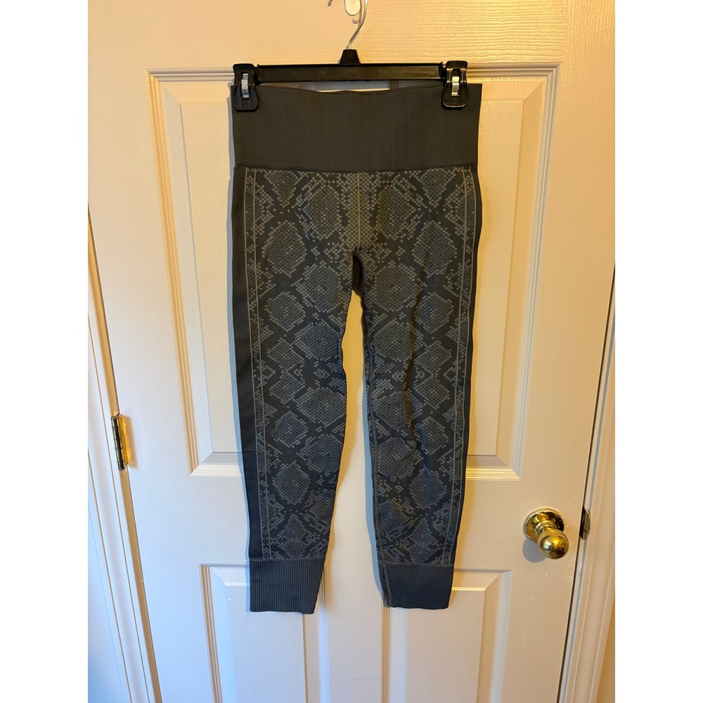 Lululemon Ebb to Street Tight Grey Snakeskin High Rise Seamless Leggings Size 4